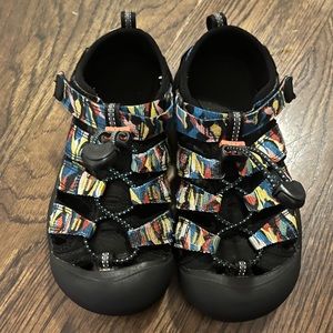 Worn multi-colored Anniversary Keens, sz 13